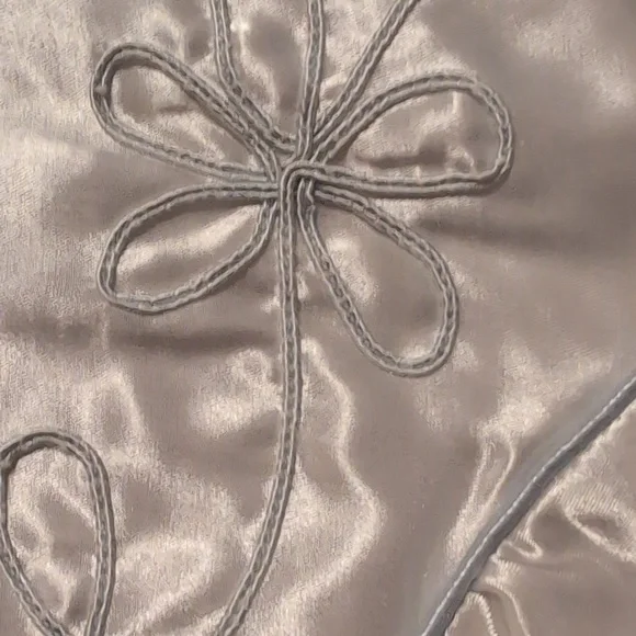 Elegant White Satin Nightgown - Picture 9 of 11